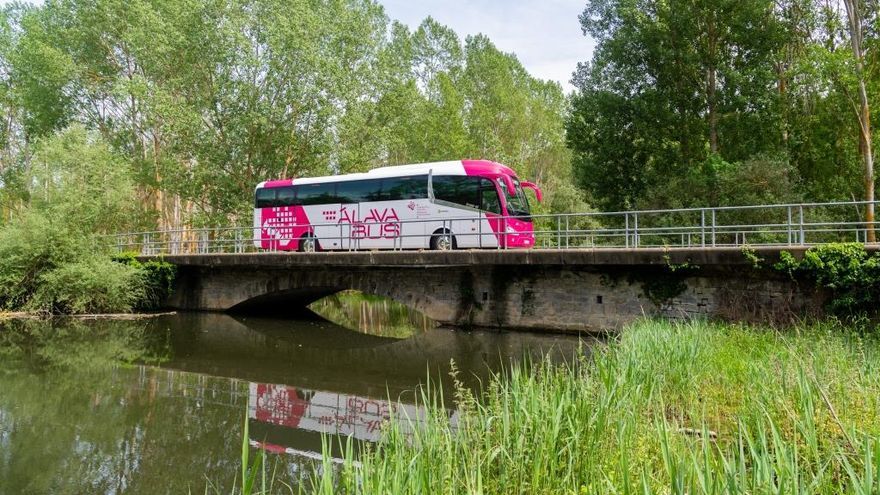 Una unidad de AlavaBus.