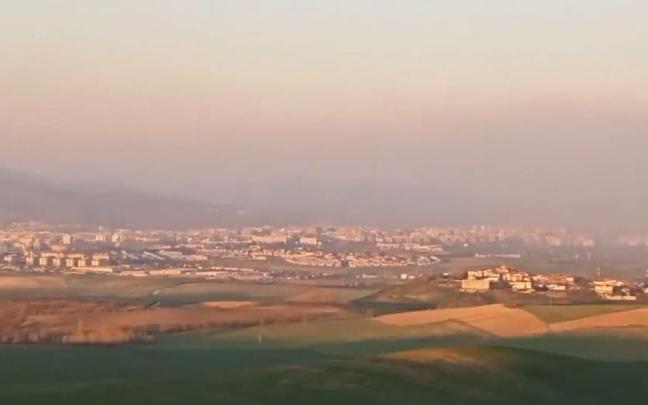 Nube de humo sobre la Comarca de Pamplona, este jueves. Nube de humo sobre la Comarca de Pamplona, este jueves.