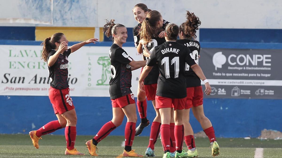 Las jugadoras del Athletic celebran el primer gol de la tarde.