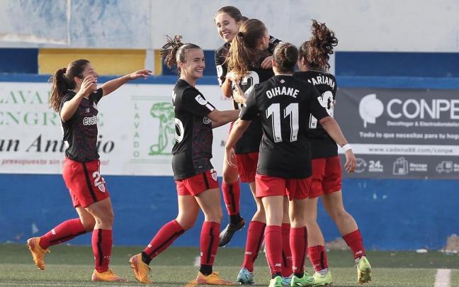 Las jugadoras del Athletic celebran el primer gol de la tarde.