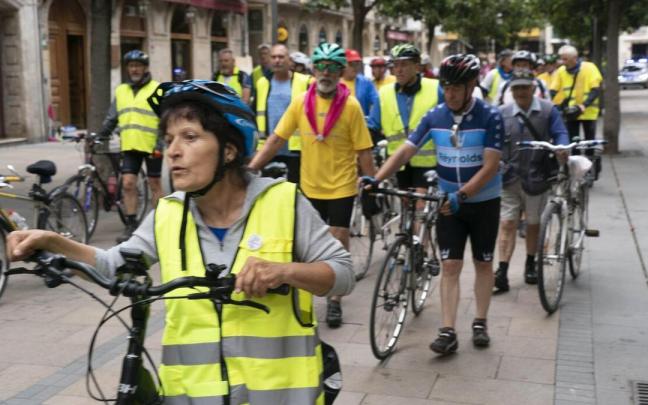 Marcha en bicicleta por Vitoria.