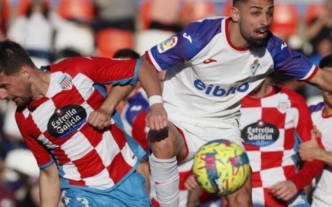 Un lance del partido disputado este s&aacute;bado entre Eibar y Lugo.