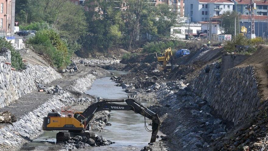 Trabajos de encauzamiento del Ibaizabal a su paso por Galdakao.