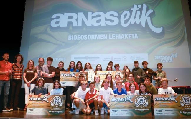 Foto conjunta de los grupos premiados.