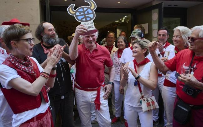 Entrega del premio Guiri del año a Larry Belcher
