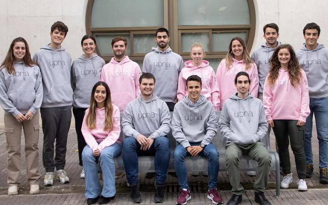 Integrantes del equipo IGEM. De pie, de izda a dcha: Irene Gil Lobo, Mario Santafé Méndez, Susana San Ildefonso García, Sergio Maraña Tolosa, Unai Gurbindo González, Aroa Roncal Pérez, Adriana Martínez Cifu