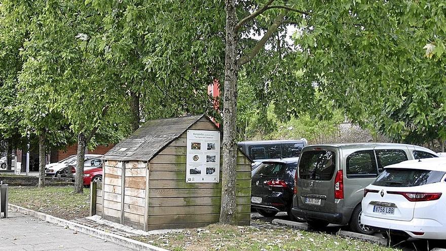 Una caseta de compostaje comunitario en la plaza Oleta.