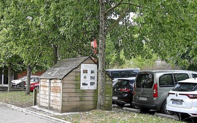 Una caseta de compostaje comunitario en la plaza Oleta.