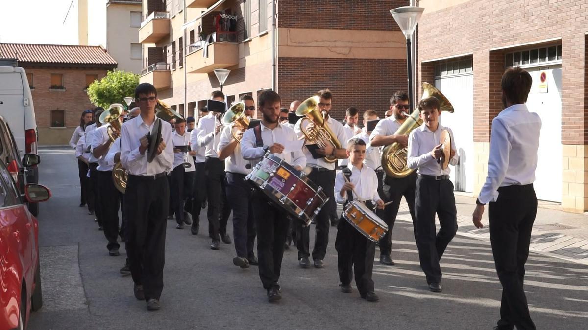 Banda de música de Sangüesa por las calles de la localidad, este pasado verano.