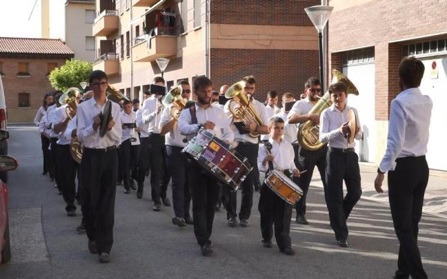Banda de música de Sangüesa por las calles de la localidad, este pasado verano.