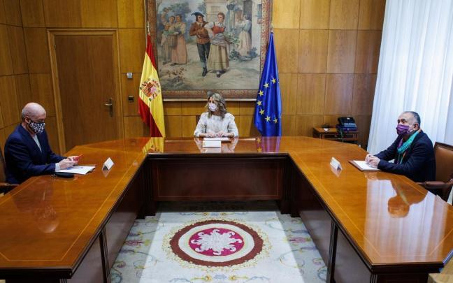 El secretario general del sindicato CCOO, Unai Sordo; la vicepresidenta segunda del Gobierno y ministra de Trabajo y Economía Social, Yolanda Díaz y el secretario general de UGT, Pepe Álvarez, tras su último acuerdo para subir El secretario general del sindicato CCOO, Unai Sordo; la vicepresidenta segunda del Gobierno y ministra de Trabajo y Economía Social, Yolanda Díaz y el secretario general de UGT, Pepe Álvarez, tras su último acuerdo para subir