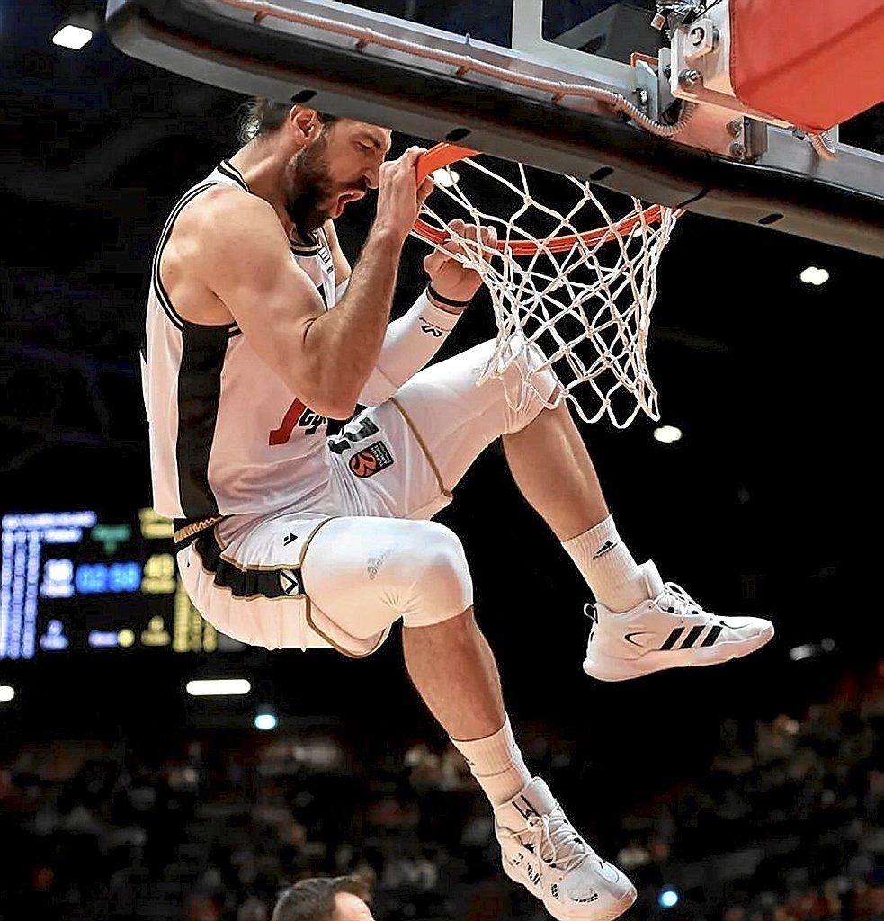 “Siempre estaré agradecido a la afición del Baskonia por soportarme y hacerme sentir muy especial”