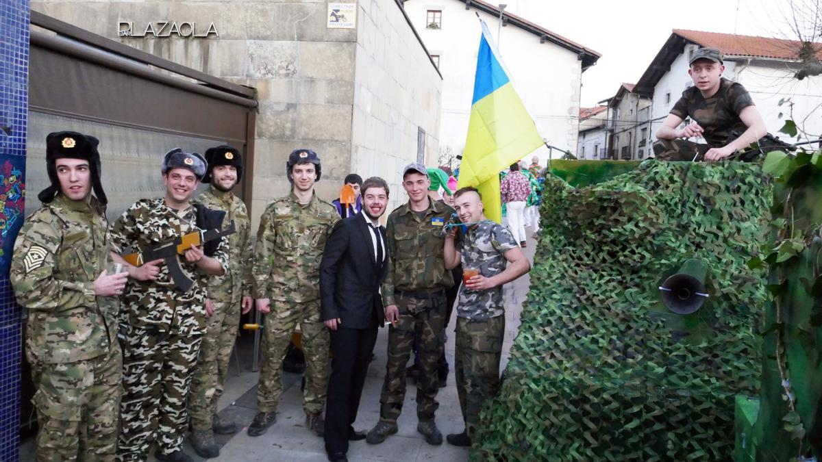 Un grupo de soldados de Ucreania probaron los tanques Leopard ayer en Irurtzun.