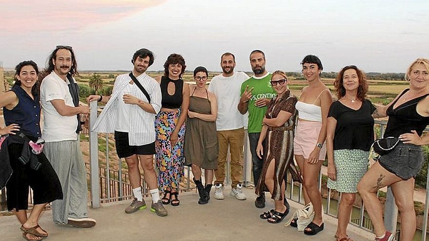 Noemí Rodríguez y Juan Yuste con los actores que participan. | FOTO: M.A.G.