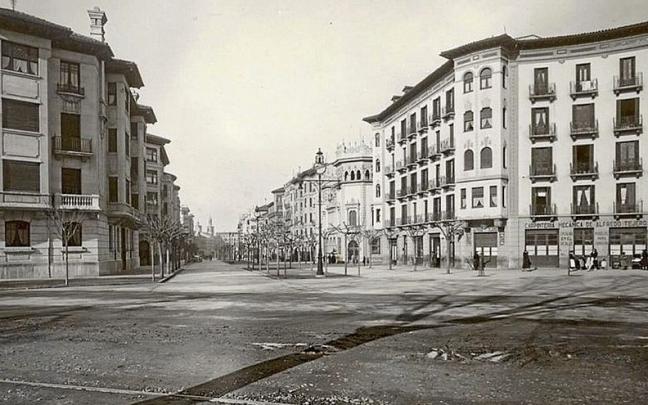 Carlos III desde la plaza de Merindades, 1945 Carlos III desde la plaza de Merindades, 1945