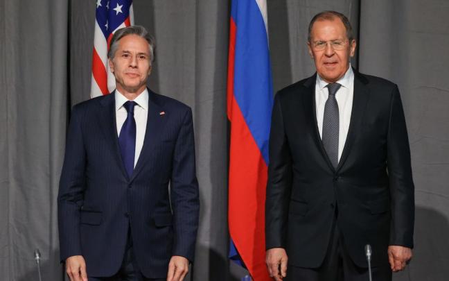 Anthony Blinken (izq.) y Serguéi Lavrov (der.), ministros de Exteriores de EEUU y Rusia. Anthony Blinken (izq.) y Serguéi Lavrov (der.), ministros de Exteriores de EEUU y Rusia.
