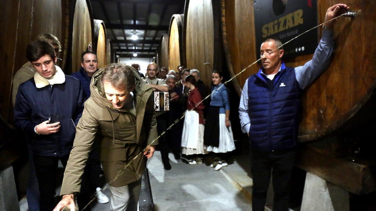 Apertura de la temporada del txotx en la sidrería Saizar.