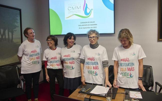 Las representantes de la Asociaci&oacute;n de C&aacute;ncer de Mama Metast&aacute;sico: Mar&iacute;a Jes&uacute;s Eugui, Laura Jim&eacute;nez, Amaia San Jos&eacute;, Yolanda Pascual y Mar&iacute;a Eguaras.
