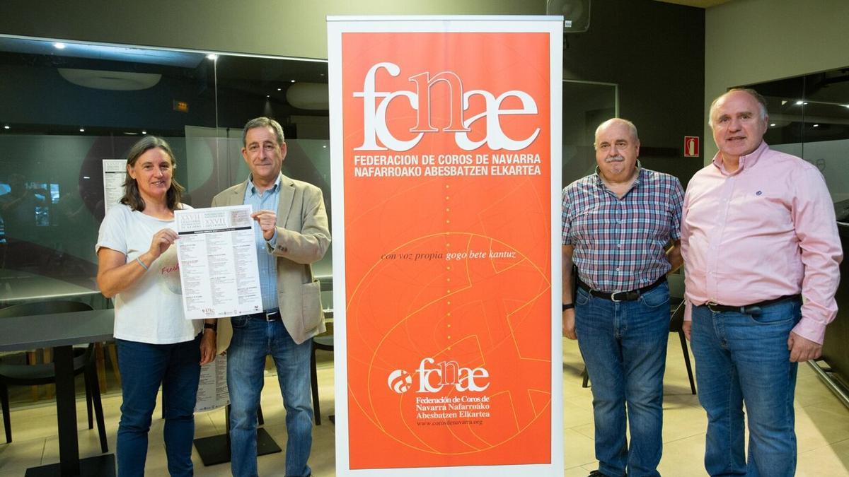 Representantes de la Federación de Coros, con Carlos Gorricho, el presidente, segundo por la izquierda, han presentado el ciclo.