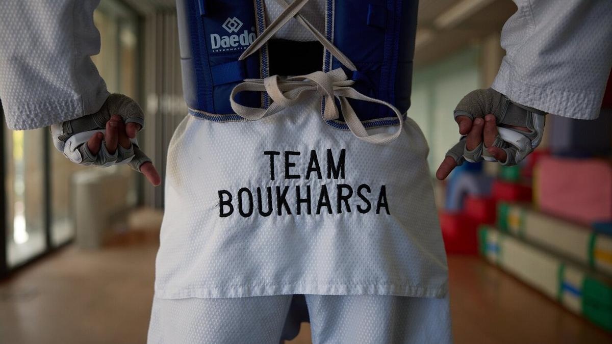 El taekwondo está muy arraigado en la familia Boukharsa, y también tiene un lugar en la equipación de Anouar.