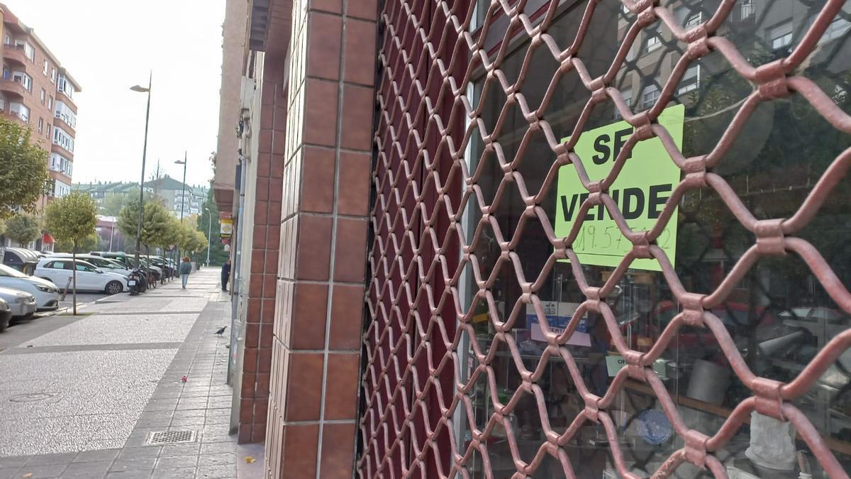 El barrio de Aranbizkarra también perdió hace unos años su mítica ferretería de la calle Reyes Católicos