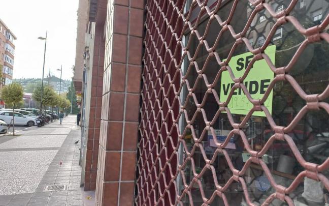 El barrio de Aranbizkarra también perdió hace unos años su mítica ferretería de la calle Reyes Católicos