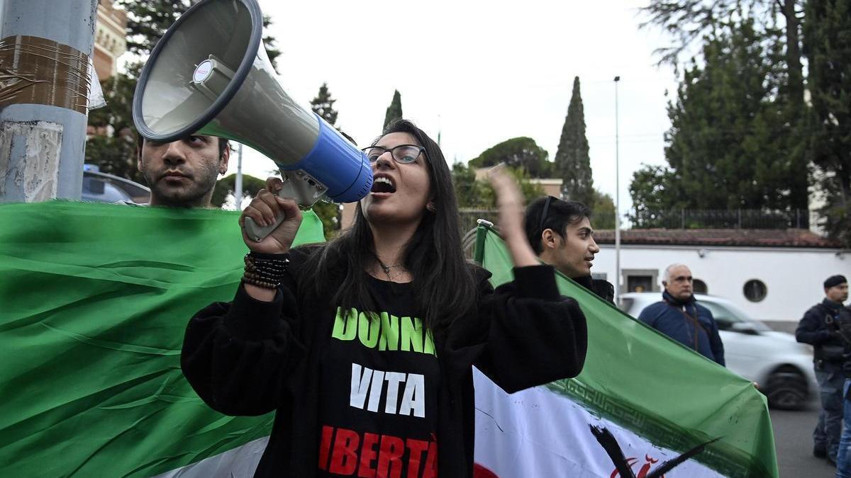 Movilización en Roma en apoyo a las protestas en Irán.