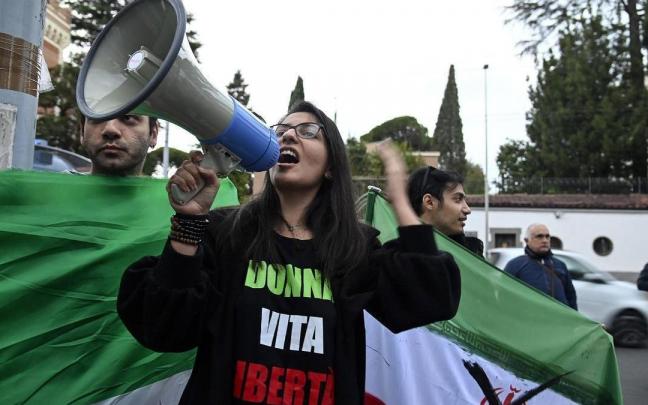 Movilizaci&oacute;n en Roma en apoyo a las protestas en Ir&aacute;n.