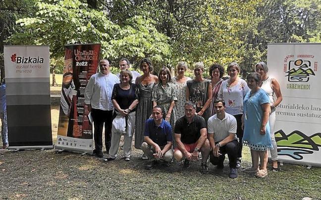 Musika jaialdiaren antolatzaileak eta erakundeen ordezkariak. | ARGAZKIA: I. FRADUA