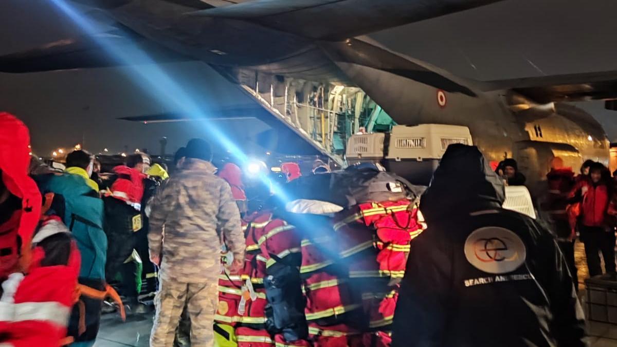 Bomberos voluntarios de Vitoria ya trabajan sobre el terreno en Turquía