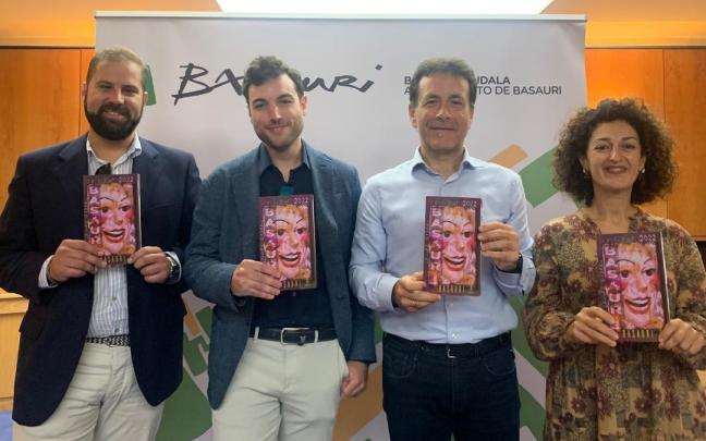 Miembros de Herriko Taldeak; el alcalde, Asier Iragorri, y la concejala de Fiestas, Berta Montes.