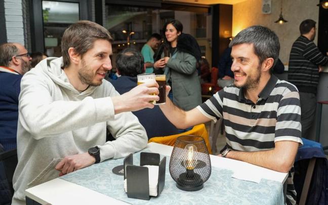Gran éxito en la inauguración de Birrak, un nuevo bar en Vitoria con cervezas muy especiales para consumir o llevar Gran éxito en la inauguración de Birrak, un nuevo bar en Vitoria con cervezas muy especiales para consumir o llevar