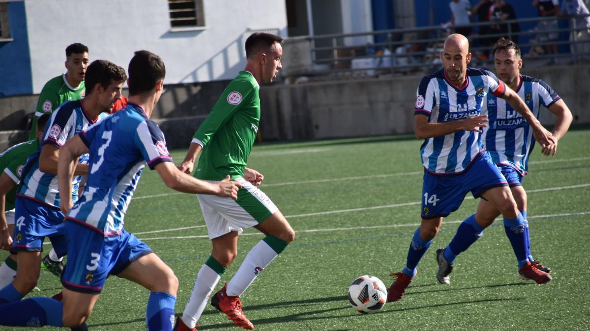 Foto de archivo del pasado derbi entre Cirbonero y San Juan