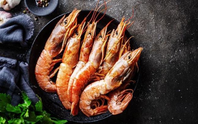 Las gambas y los langostinos contienen un elemento químico llamado cadmio.