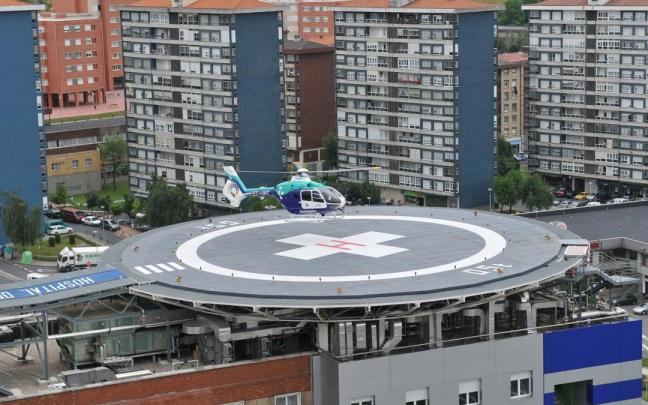Helicóptero de Osakidetza en el helipuerto del Hospital de Cruces. Helicóptero de Osakidetza en el helipuerto del Hospital de Cruces.
