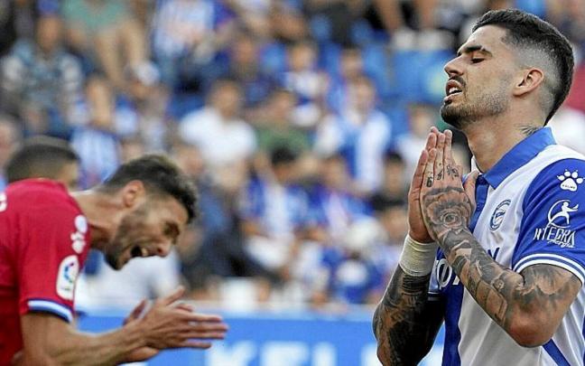 Miguel De la Fuente se lamenta de una ocasión desaprovechada durante el último enfrentamiento entre el Alavés y el Espanyol en Mendizorroza. Miguel De la Fuente se lamenta de una ocasión desaprovechada durante el último enfrentamiento entre el Alavés y el Espanyol en Mendizorroza.