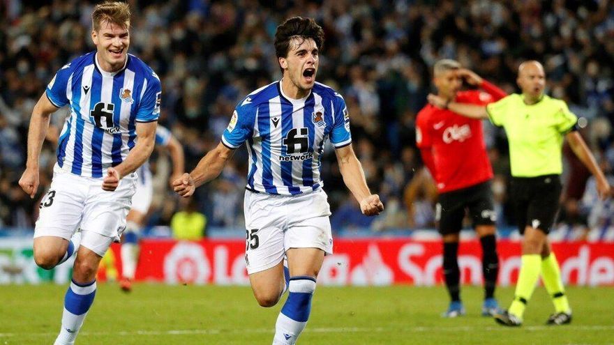 Julen Lobete celebra su gol ante el Mallorca.