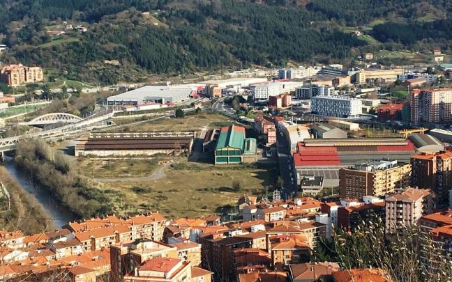 La antigua nave de la Baskonia se cede al Ayuntamiento de Basauri que abrirá un proceso participativo para definir su futuro.