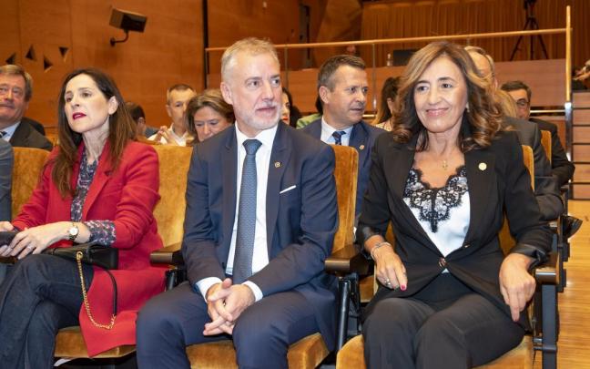 Olatz Garamendi, junto a I&ntilde;igo Urkullu.