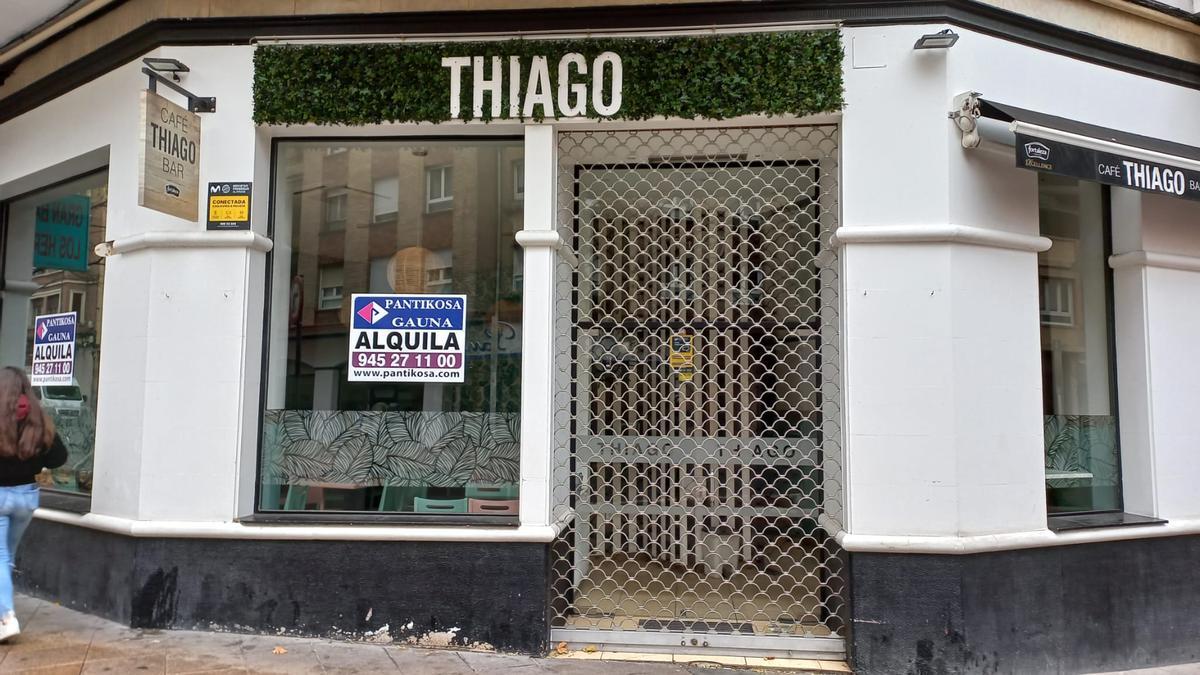 El bar Thiago, entre Aranbizkarra y El Anglo, ha bajado la persiana.