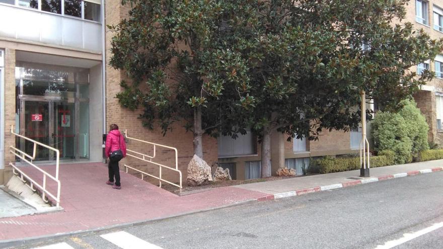 Entrada del Hospital García Orcoyen de Estella-Lizarra.