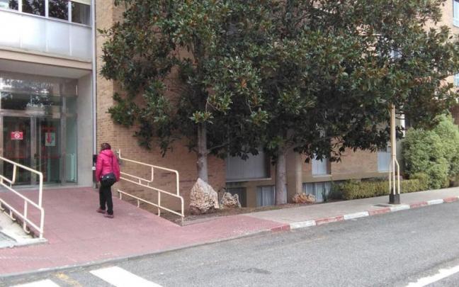 Entrada del Hospital García Orcoyen de Estella-Lizarra.