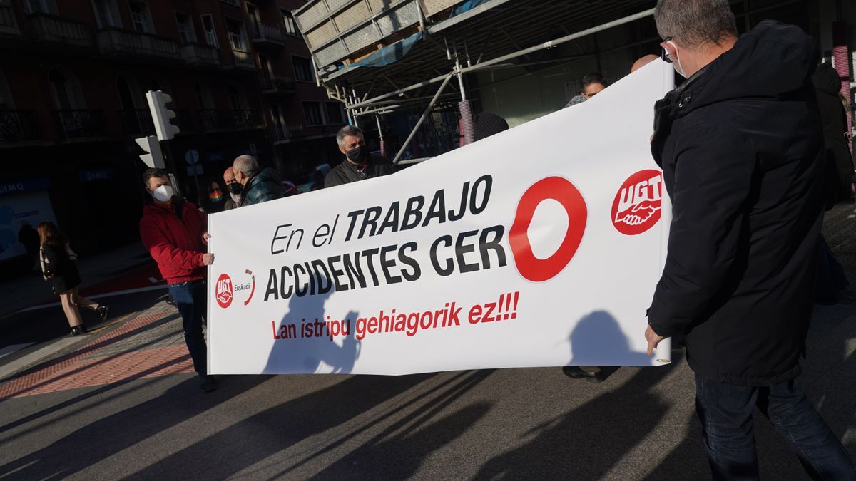 Imagen de una concentración convocada por UGT tras un accidente laboral mortal el pasado mes de enero.