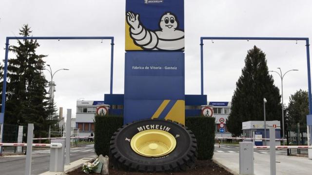 Entrada de la factoría de Michelin en Vitoria.