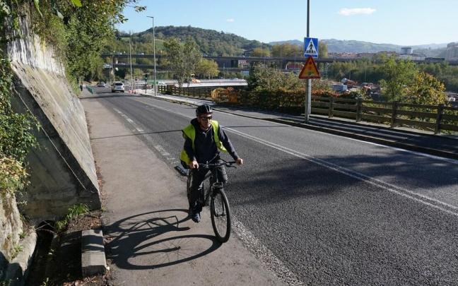 Parte de la calle Egia, en dirección al puente de Astiñene, que se cortará al tráfico en las noches del domingo y el lunes próximos. Parte de la calle Egia, en dirección al puente de Astiñene, que se cortará al tráfico en las noches del domingo y el lunes próximos.