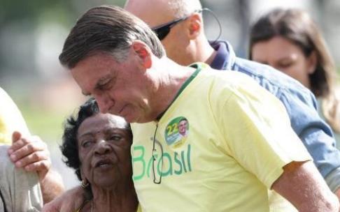 Jair Bolsonaro llega a votar en la segunda vuelta de las elecciones presidenciales. Jair Bolsonaro llega a votar en la segunda vuelta de las elecciones presidenciales.