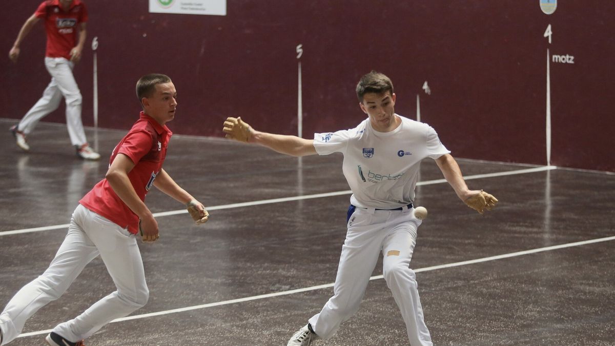 Semifinal de pelota del Torneo Interpueblos de Euskal Herria entre Oiartzun y Gasteiz con victoria para los guipuzcoanos.