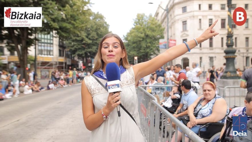 Máxima expectación para ver el desfile de la ballena.