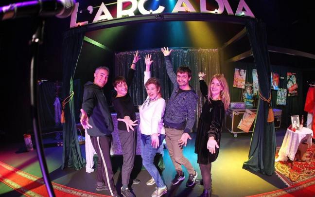 Gorka Pastor, Ana Maestroju&aacute;n, Mar&iacute;a &Aacute;lvarez, &Aacute;ngel Garc&iacute;a Moneo y Edurne Ib&aacute;&ntilde;ez, durante los ensayos de la obra.