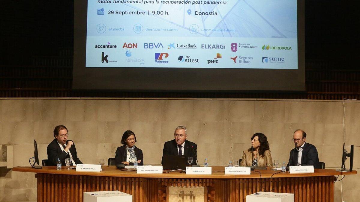 Ponentes ayer en el encuentro empresarial organizado por Deusto Business Alumni en Donostia.